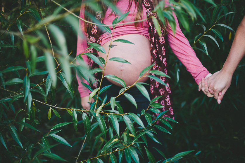 Ensayo fotográfico gestante. Sesión de fotos de embarazada, maternidad. Bariloche, por Daniela Liska