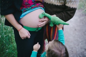 Ensayo fotográfico gestante. Sesión de fotos de embarazada, maternidad. Bariloche, por Daniela Liska