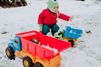 sesión de fotos de infancias niños en la nieve Bariloche por Daniela Liska