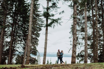 Sesión de fotos de preboda. Ensaio fotográfico casal. de Brasil a Bariloche, por Daniela Liska. Sesión de fotos de preboda en Bariloche